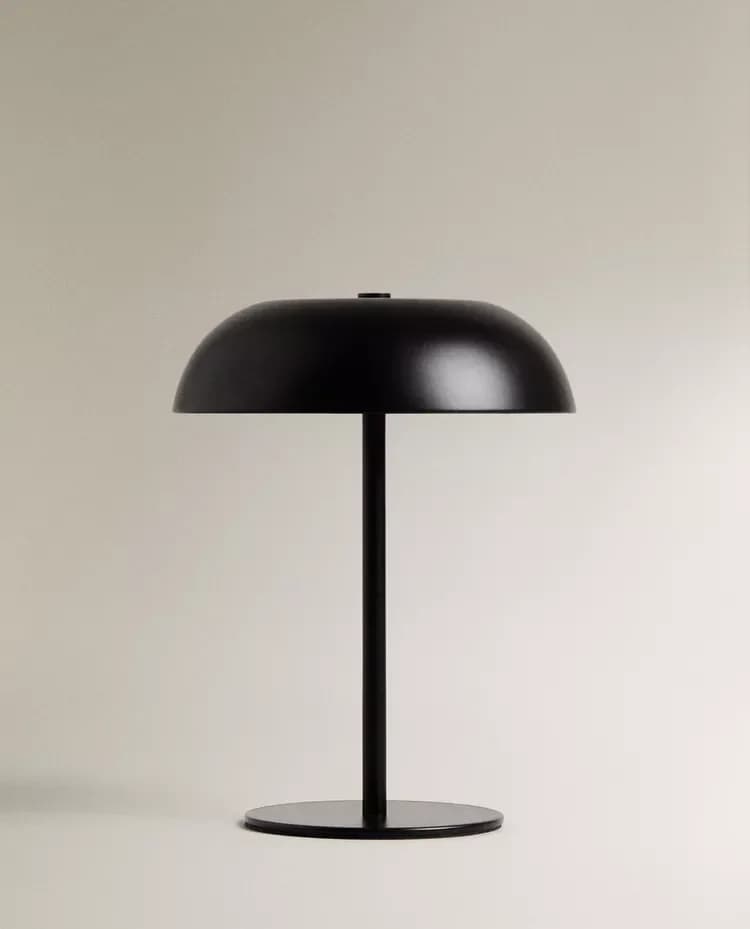 Lampă de masă metalică în formă de ciupercă, cu acumulator și control tactil